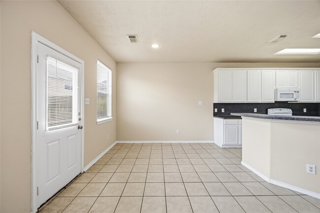 Building Photo - 14322 Mooreview Ln