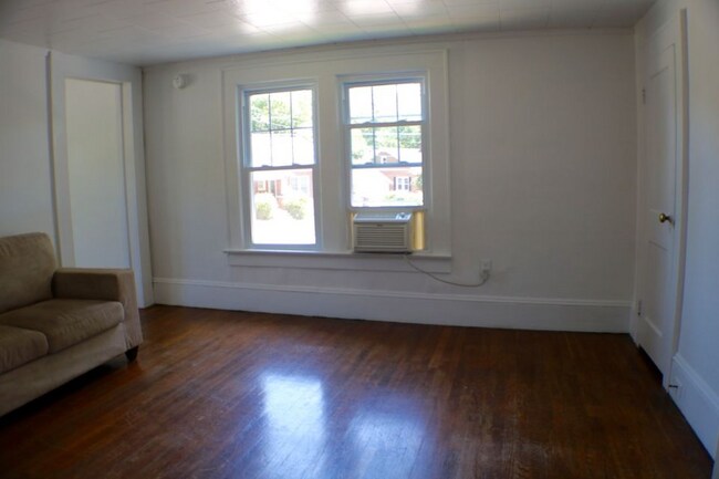 Building Photo - 800 Lockland Ave