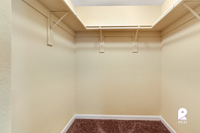 Foto del edificio - 6453 Hil-Mar Dr