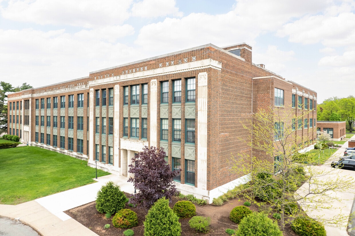 Primary Photo - East High Apartments