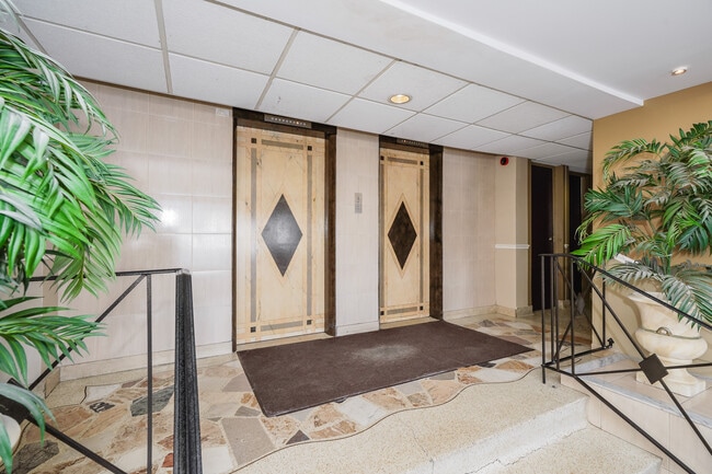 Building Photo - Greystone Place