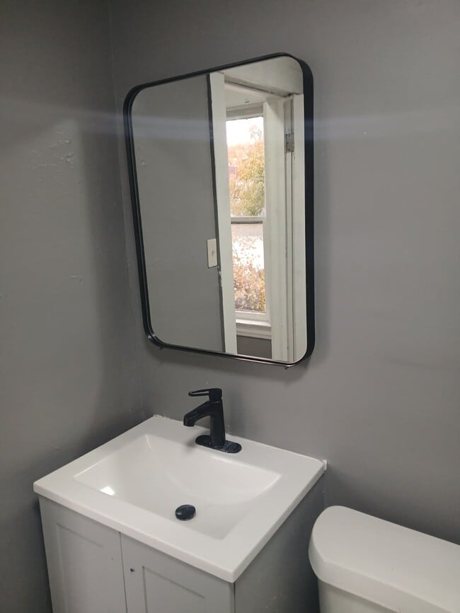 Foto del edificio - 713 E 156th St