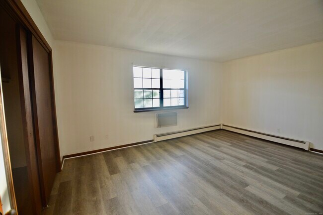 Building Photo - 48 Enid St