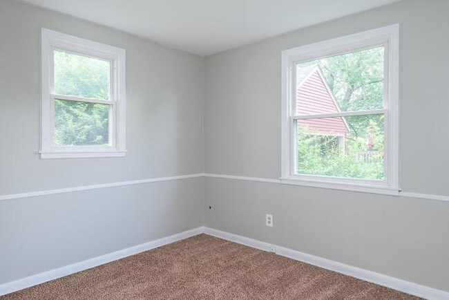 Building Photo - 517 Carrlands Dr