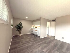 Building Photo - 9733 Neuens Rd