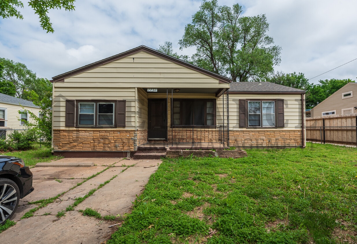 Primary Photo - 2732 N Grove St