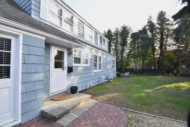 Building Photo - 200 Crescent Pkwy