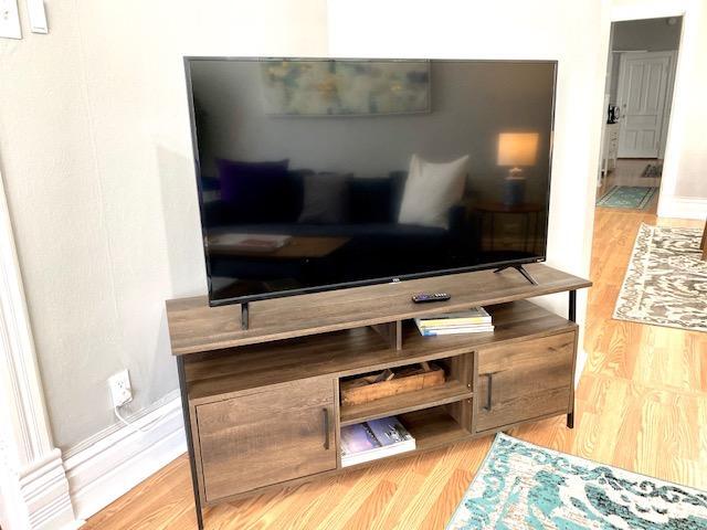 Building Photo - 1120 W Barry Ave