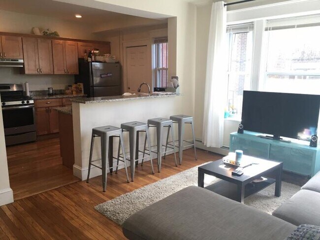 Building Photo - Four Bed Two bath in Allston..... DON'T MISS OUT...