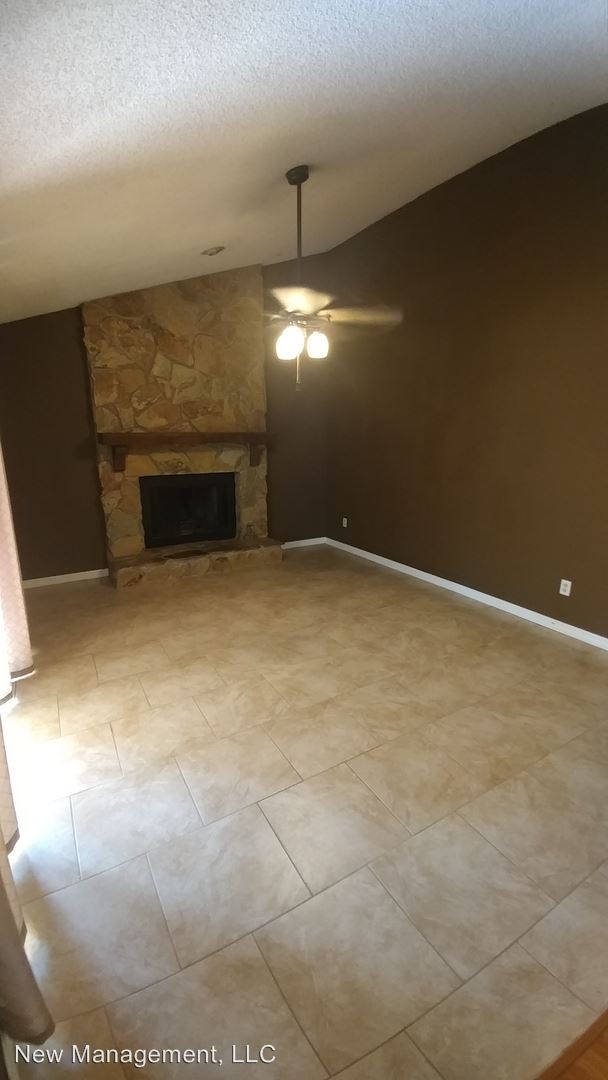 Building Photo - 7911 Shore Bluff Ct