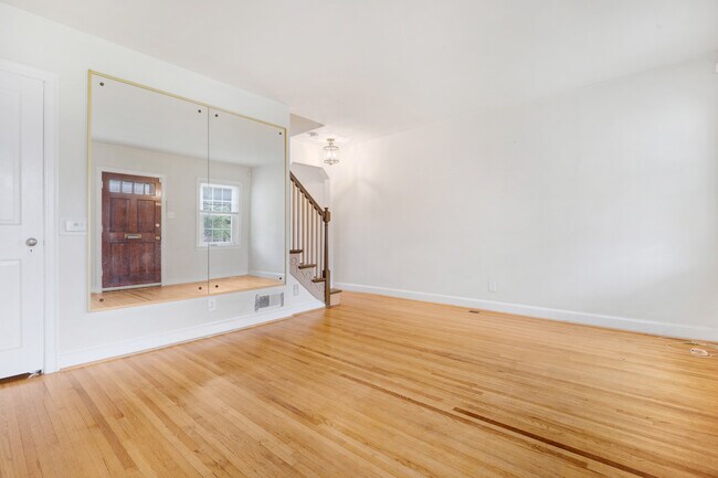 Foto del edificio - 502 Peabody St NE