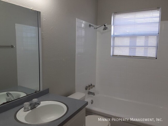 Building Photo - Plainview Apartments 2 Bedroom 1 Bath - Ca...