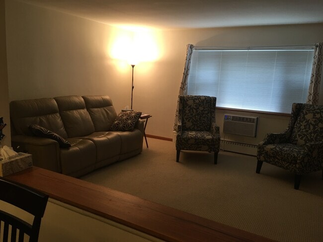 Living Room pic 2 - 4836 N Hermitage Ave