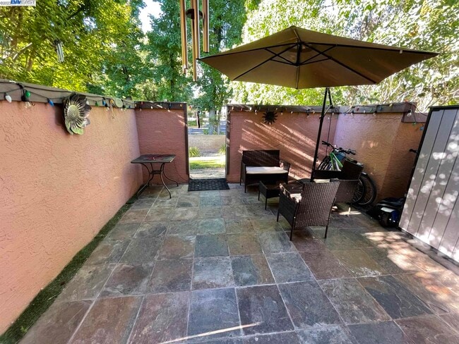 Foto del edificio - 4428 Del Valle Pkwy