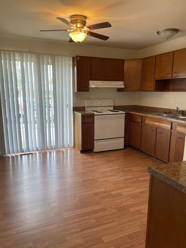Foto del edificio - 2 bedroom ranch style apartment