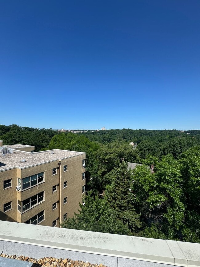 Building Photo - 1801 Clydesdale Pl NW