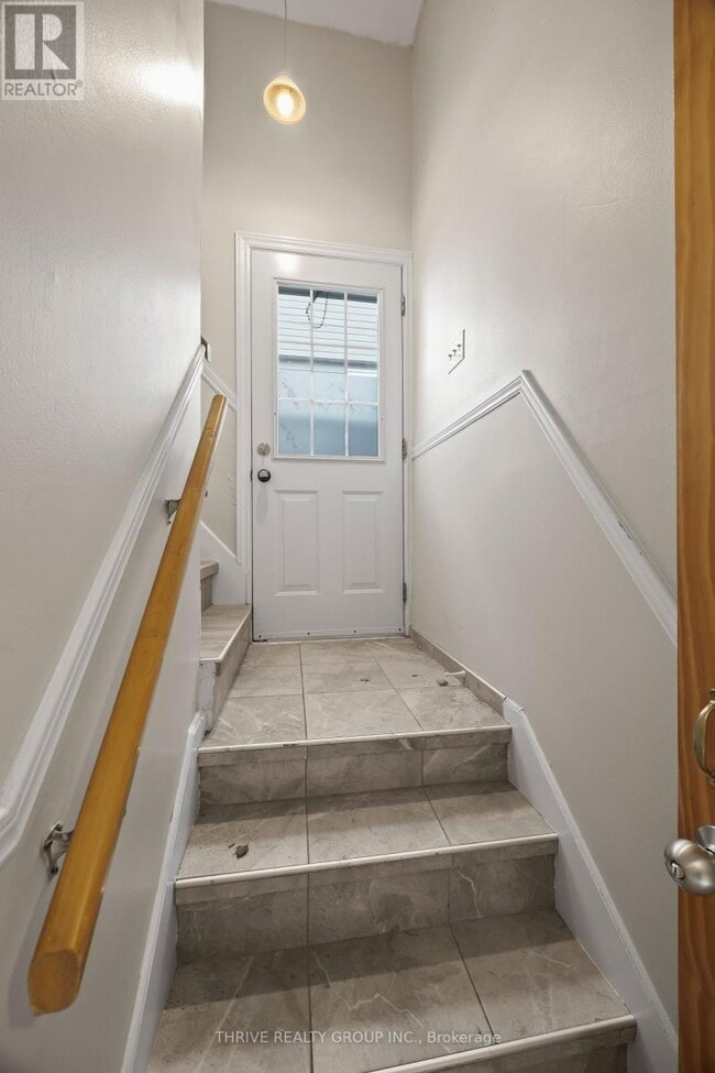 Building Photo - 329 Thompson Rd