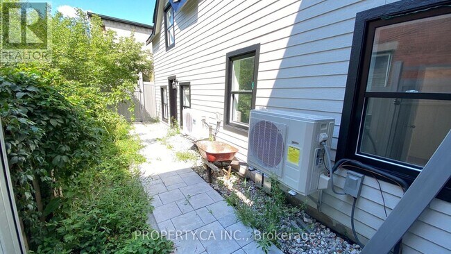 Photo du bâtiment - 395 Gladstone Ave
