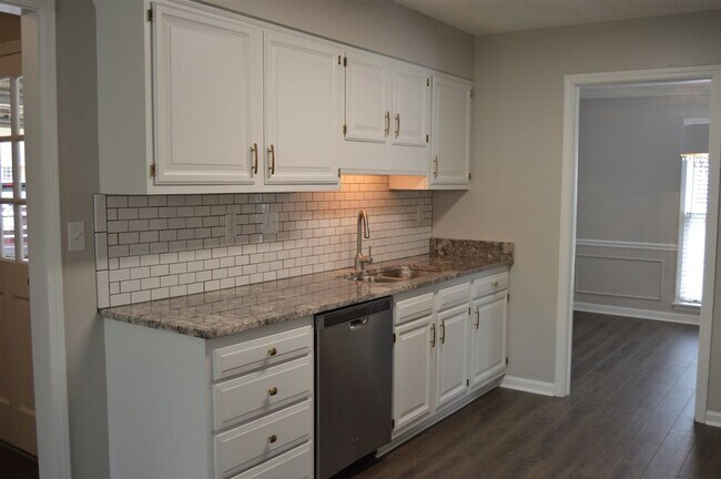 Foto del edificio - 3765 Birchvale Dr