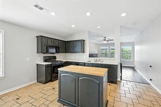 Building Photo - 1056 Breeders Cup Dr