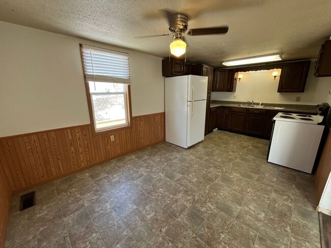 Building Photo - 1229-1233 3rd Ave SE