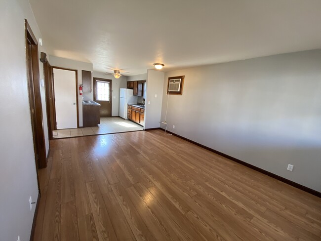Foto del edificio - 409 E 3rd St