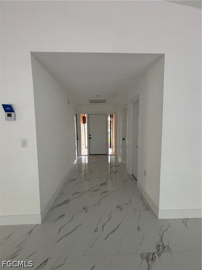 Foto del edificio - 6497 Royal Woods Dr