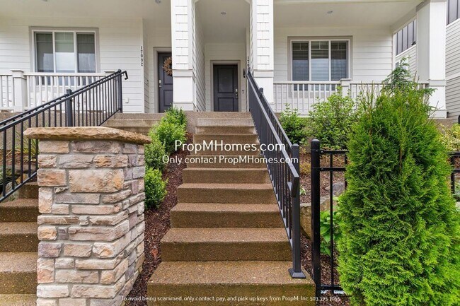 Foto del edificio - Charming Three Bedroom Townhome In Happy Valley!