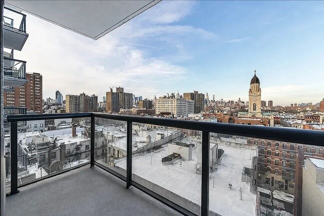 Foto del edificio - 250 E Houston St