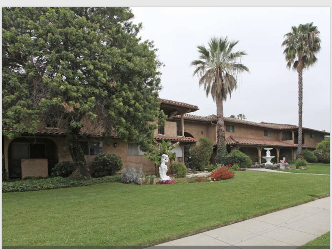 Primary Photo - 425 Live Oak Ave