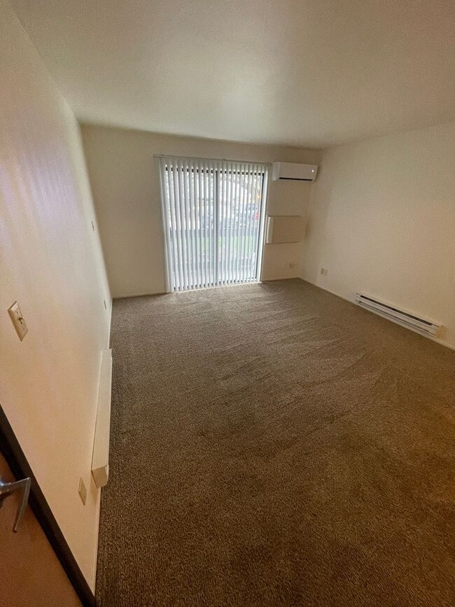 Building Photo - Sycamore Greens Apartments - Apply Today.