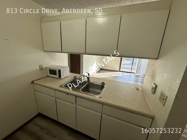 Building Photo - 307 11th Ave NW