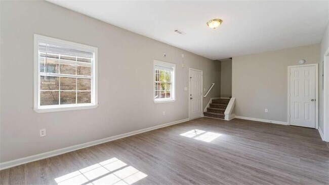 Foto del edificio - 848 Ridge Ave NW