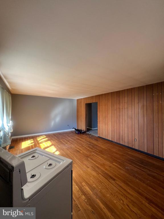 Building Photo - 7297 Jacksonville Ave