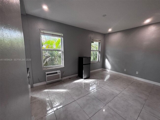 Foto del edificio - 319 W 28th St