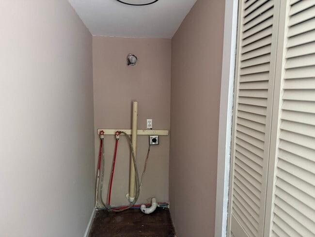 Building Photo - 46 Lime Kiln Rd
