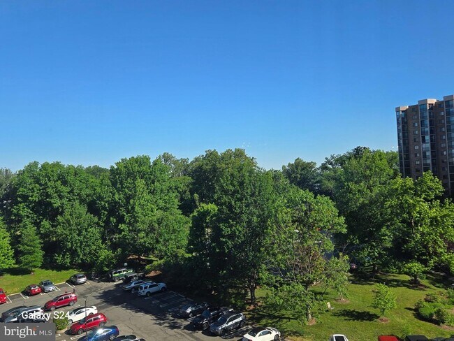 Foto del edificio - 5902 Mt Eagle Dr