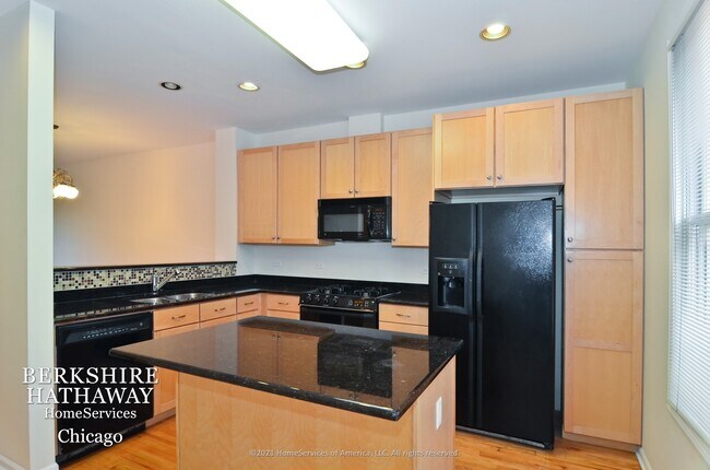 Foto del edificio - 1017 N KINGSBURY Street