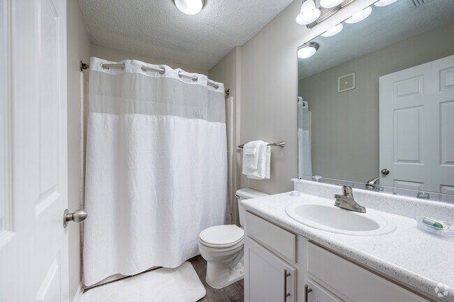 2BD/2BA Bathroom - Cottage Hill Farms