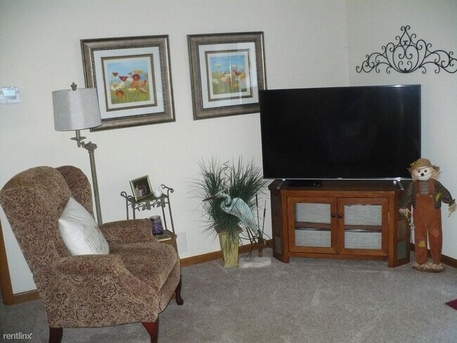 Foto del edificio - 1424 Woodbridge Rd