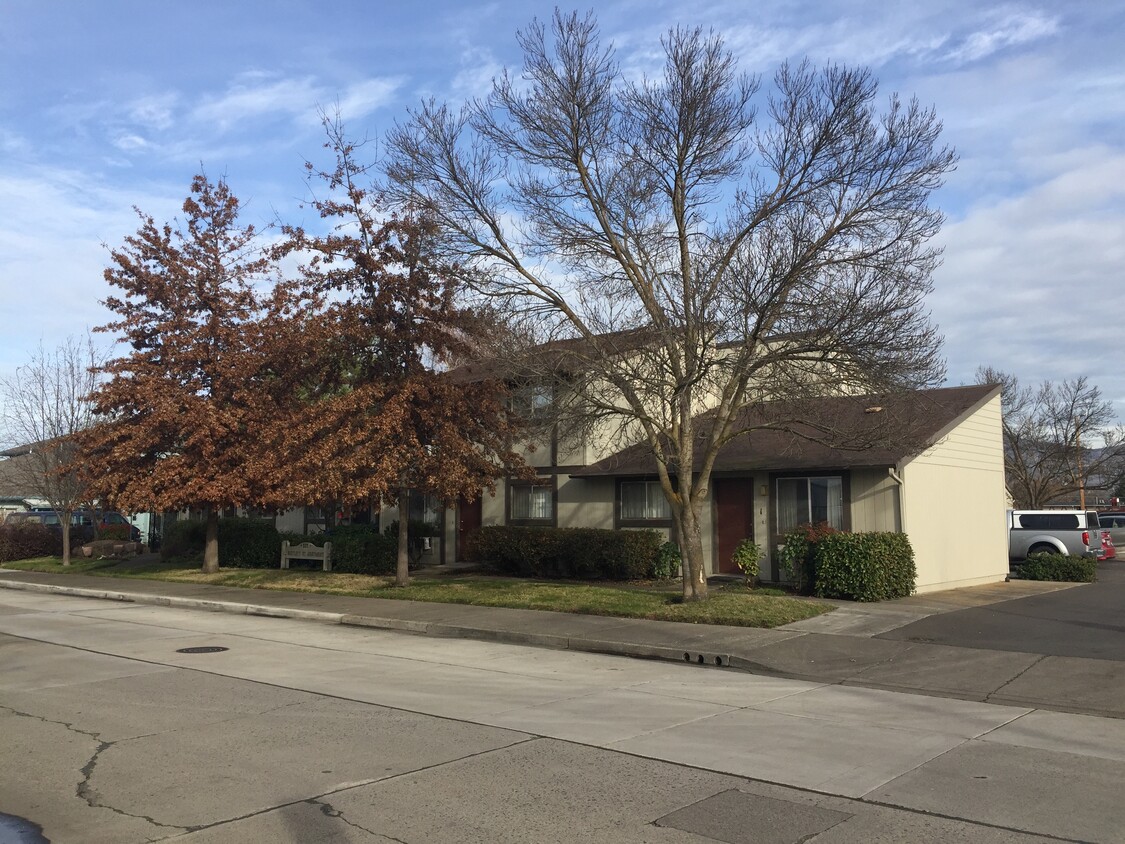 Primary Photo - Bartlett Street Apartments