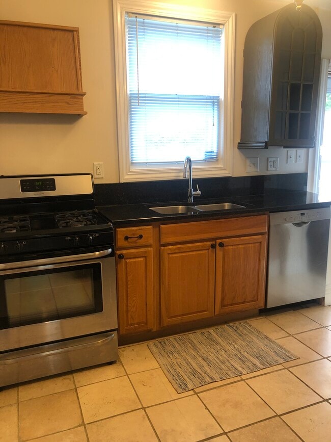 Kitchen - 1910 W 1st Ave
