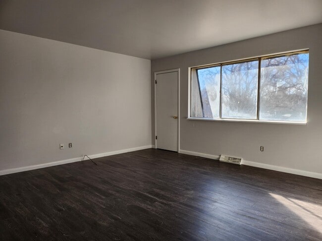 Foto del edificio - 2739 Leisure Dr