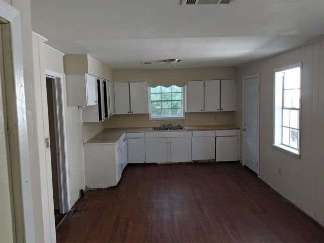 Building Photo - 5721 Barrow Dr