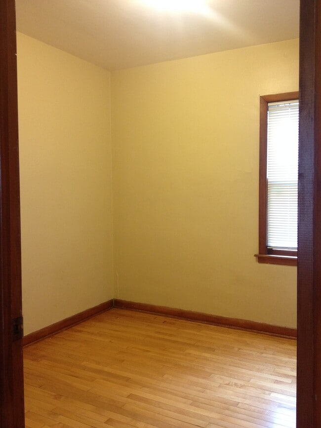 Building Photo - 2421 S Howell Ave