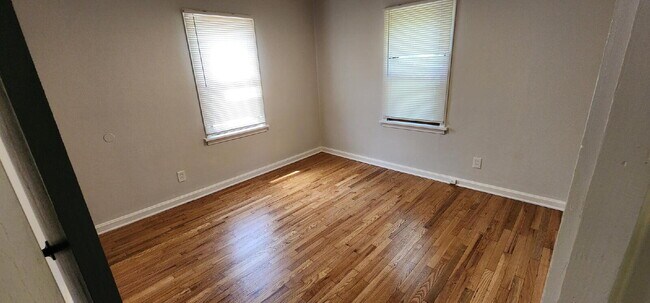 Foto del edificio - **MOVE-IN SPECIAL**