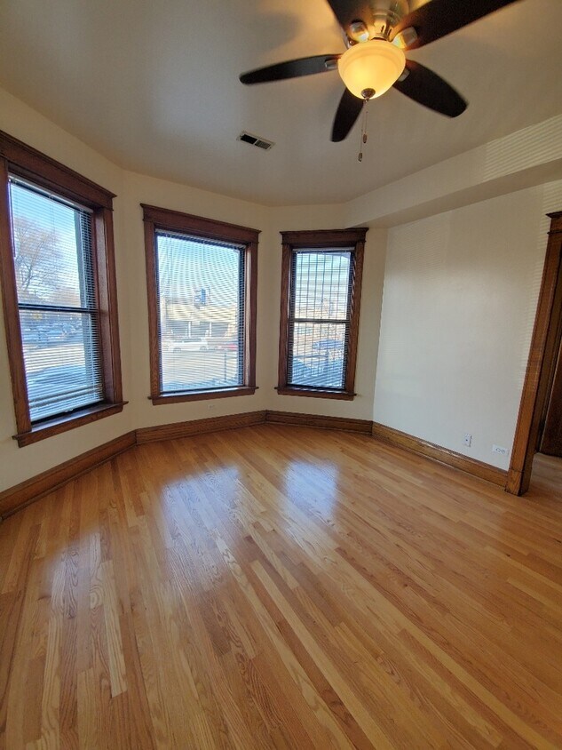 Primary Photo - 2829 W Fullerton Ave
