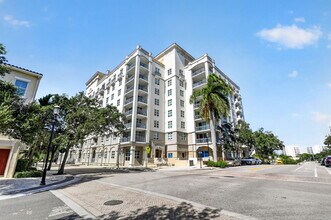 Building Photo - 403 S Sapodilla Ave