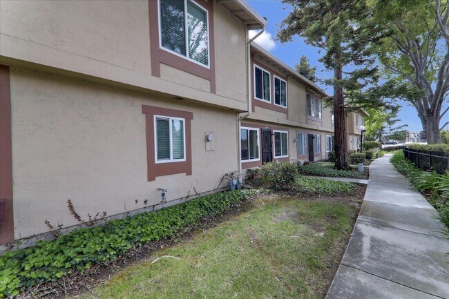 Foto del edificio - 4922 Lowry Rd