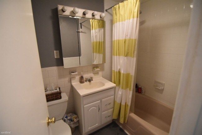 Building Photo - 1819 Beacon St